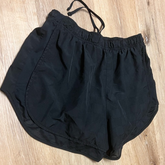 NIKE Women’s Dri-fit Checkered Mesh Running Shorts - Picture 4 of 7